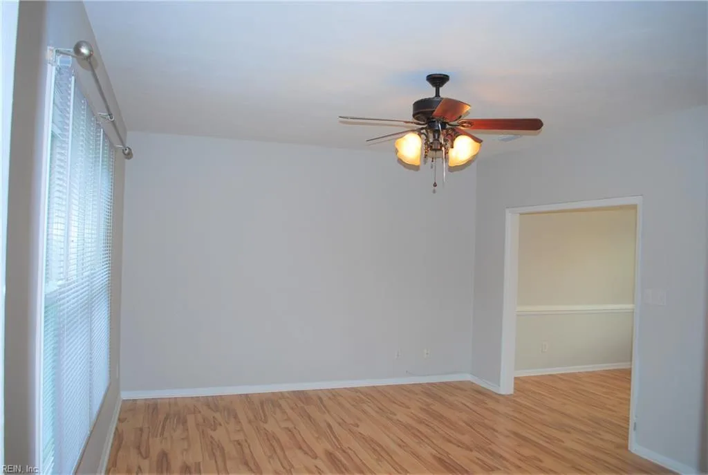 513 Creekwood DR, CHESAPEAKE VA 23323 - Photo 4