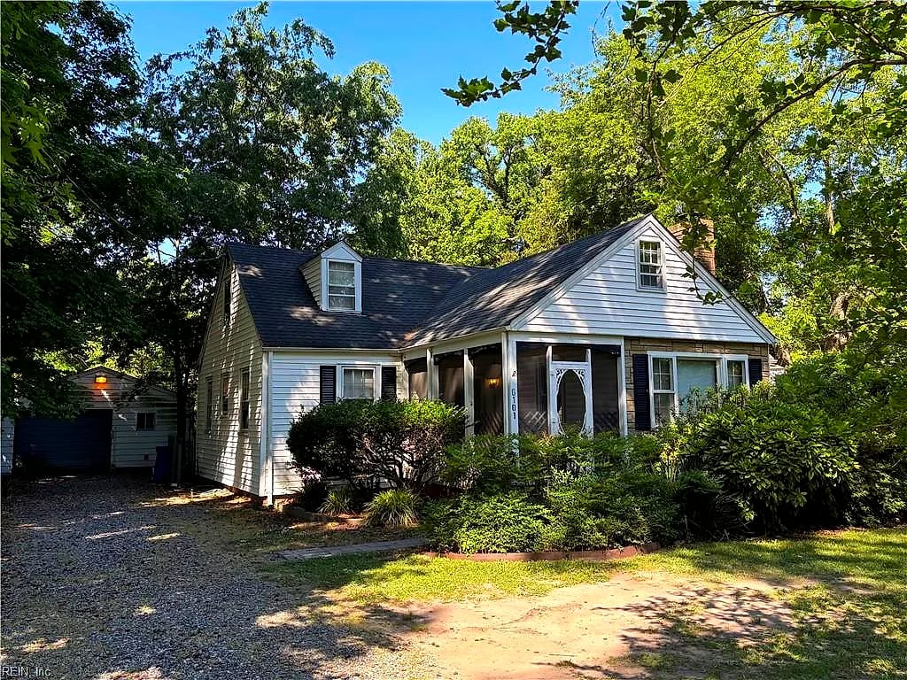 6101 Roanoke AVE, Newport News — 5 bed Residential, 2,250 sqft