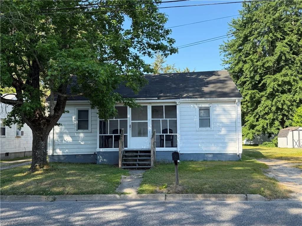 310 S College DR, FRANKLIN VA 23851 - Main photo