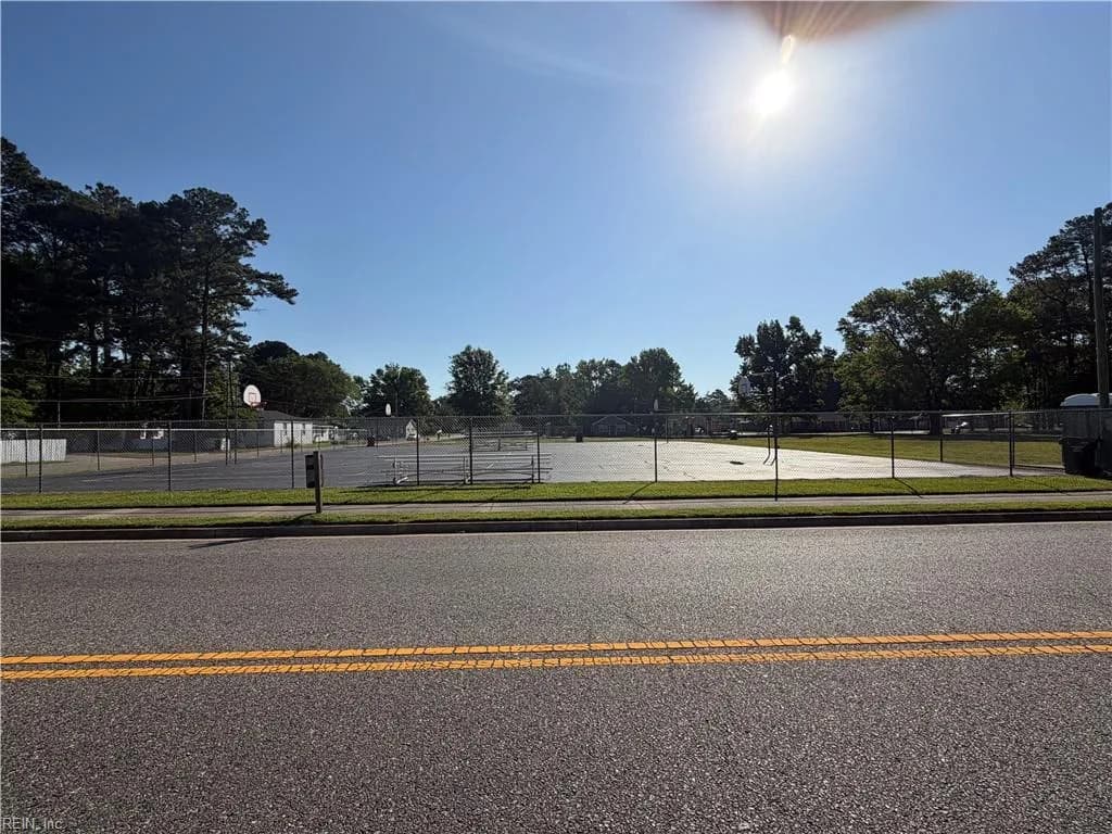310 S College DR, FRANKLIN VA 23851 - Photo 5