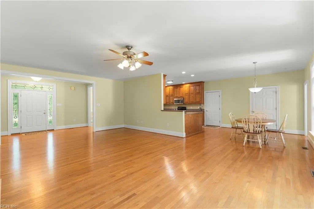 7845 Riverwatch DR, GLOUCESTER VA 23061 - Photo 5