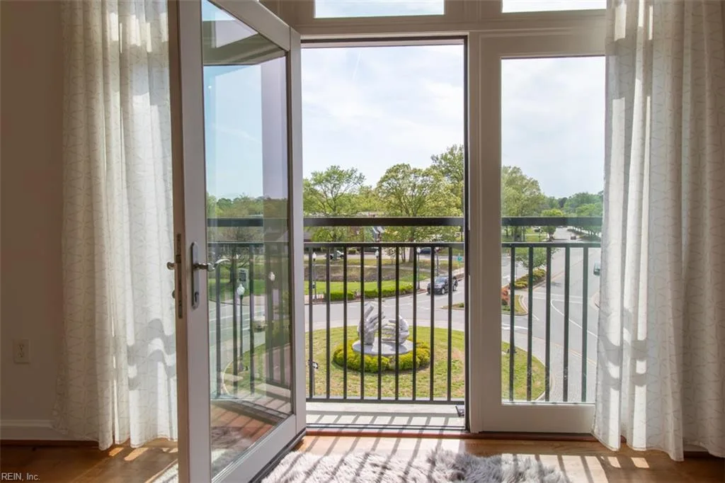 670 Town Center DR #320, NEWPORTNEWS VA 23606 - Photo 4