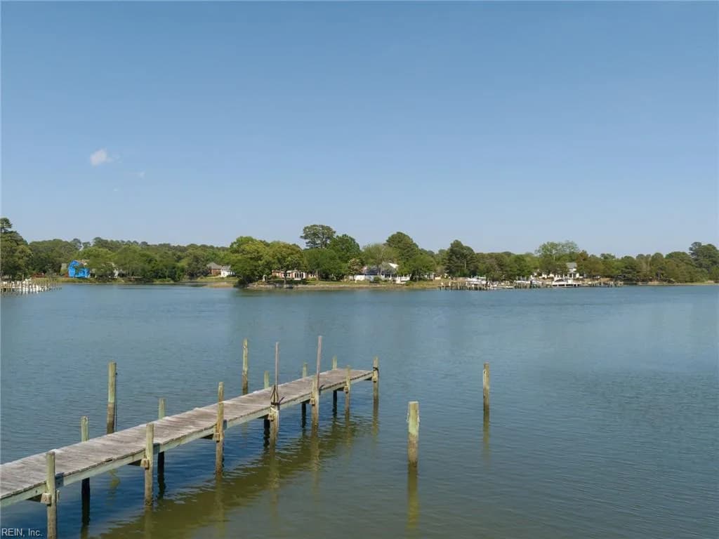 7877 Berkeley DR, GLOUCESTERPOINT VA 23062 - Photo 3