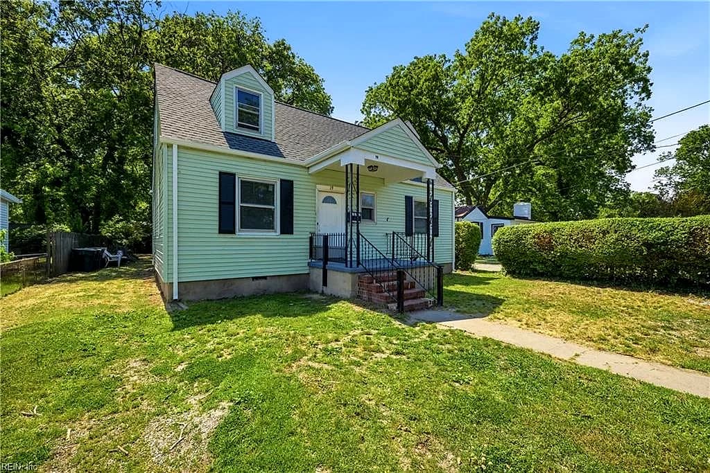 19 Gibson RD, HAMPTON VA 23669 - Main photo