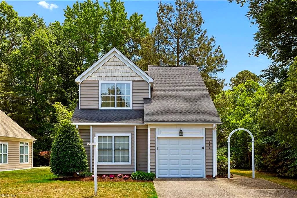 201 Trevor TRCE, Yorktown — 2 bed Residential, 1,663 sqft