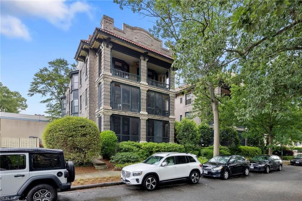 812 Stockley GDNS #12, NORFOLK VA 23507 - Photo 2