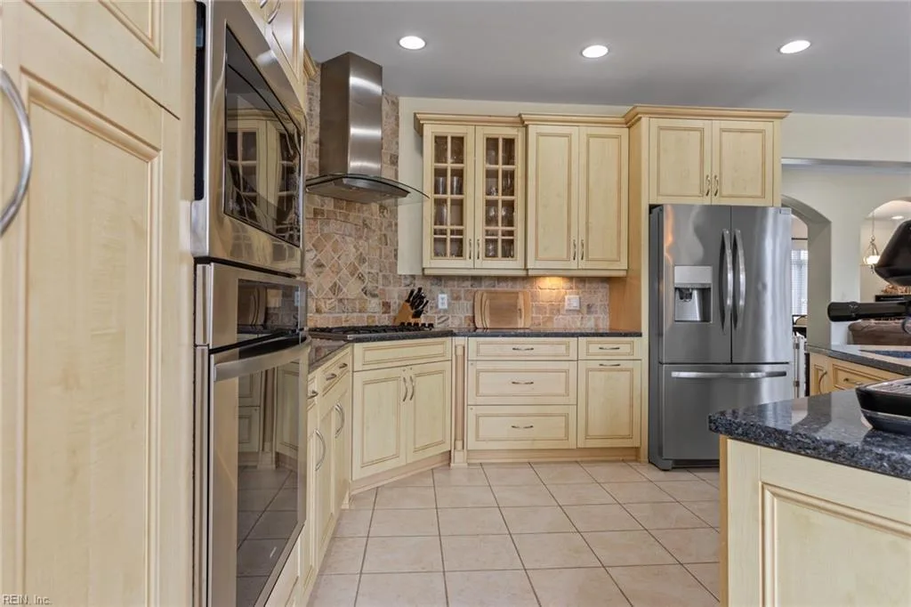 9620 Dolphin RN, NORFOLK VA 23518 - Photo 4
