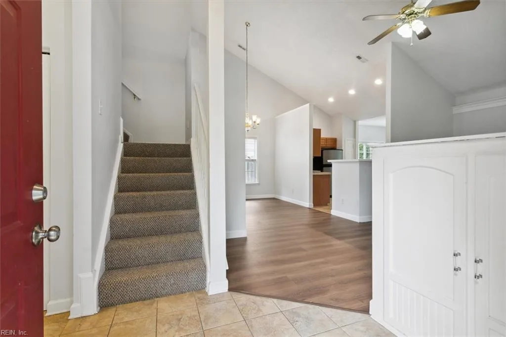100 Kevin CT, YORKTOWN VA 23692 - Photo 4