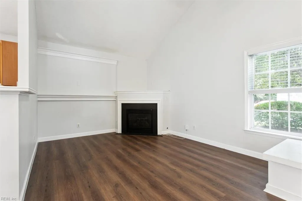 100 Kevin CT, YORKTOWN VA 23692 - Photo 5