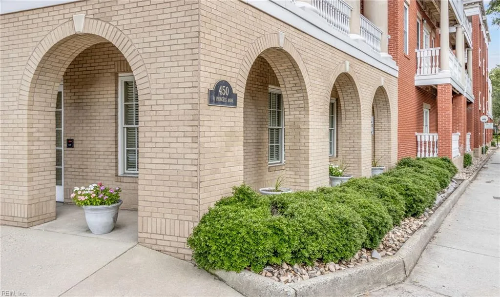 450 W Princess Anne RD #206, NORFOLK VA 23517