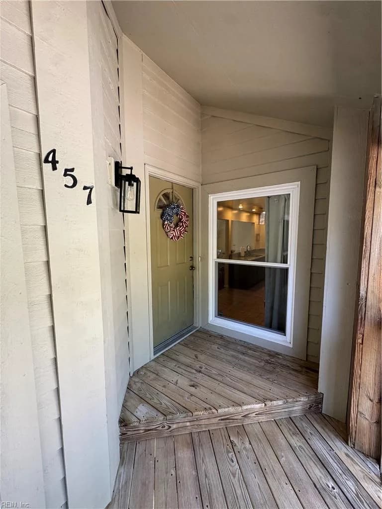 457 E Lake CIR, CHESAPEAKE VA 23322 - Photo 2