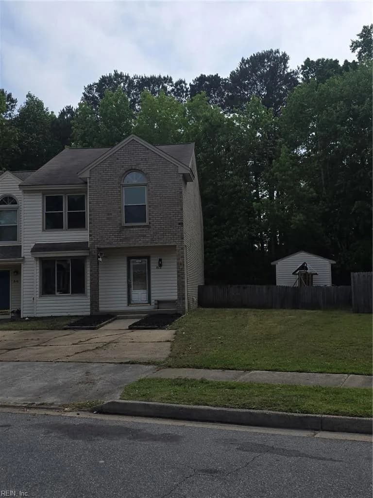 812 S Lake CIR, CHESAPEAKE VA 23322 - Photo 2