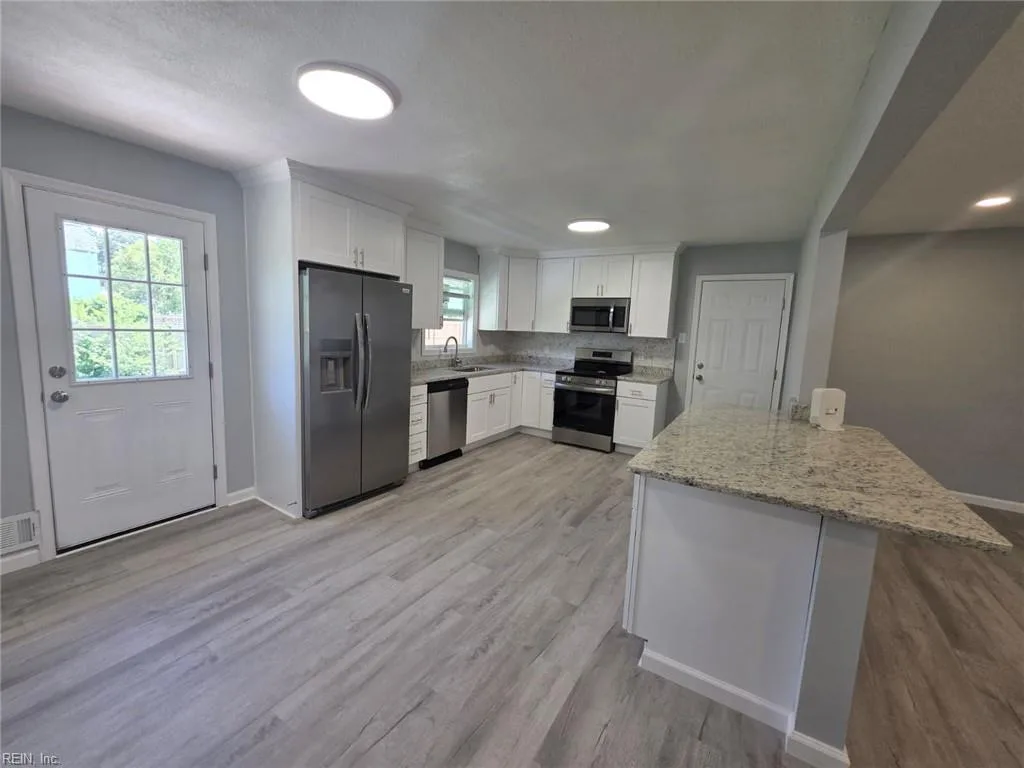 4737 Holladay RD, VIRGINIABEACH VA 23455 - Photo 3