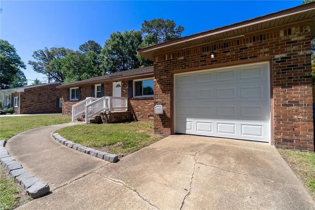 207 McCosh DR, CHESAPEAKE VA 23320 - Photo 5