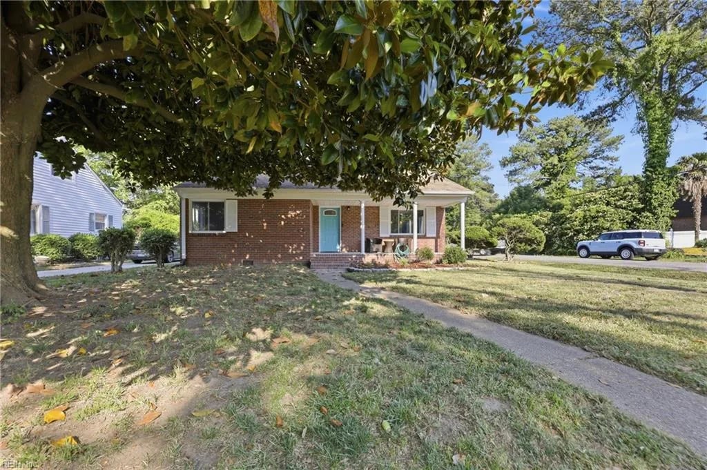 1324 Hawthorne DR, CHESAPEAKE VA 23325