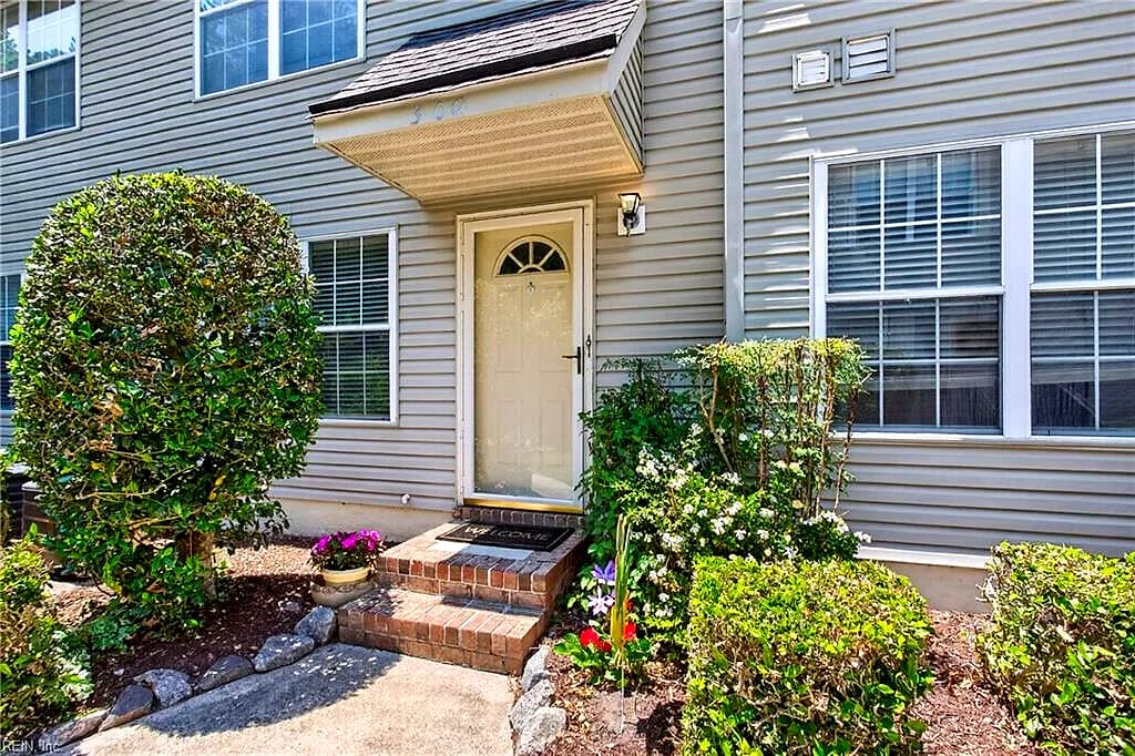 300 London Pointe CT, Virginia Beach — 2 bed Residential, 972 sqft