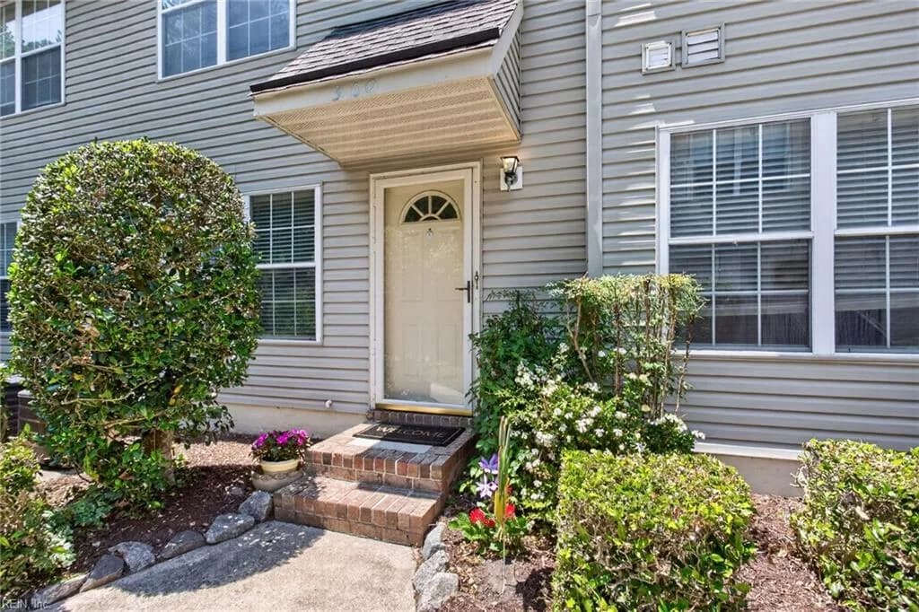 300 London Pointe CT, VIRGINIABEACH VA 23454 - Photo 2