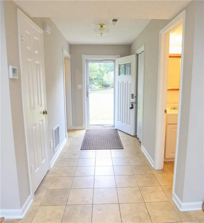 5336 Angus DR, VIRGINIABEACH VA 23464 - Photo 3