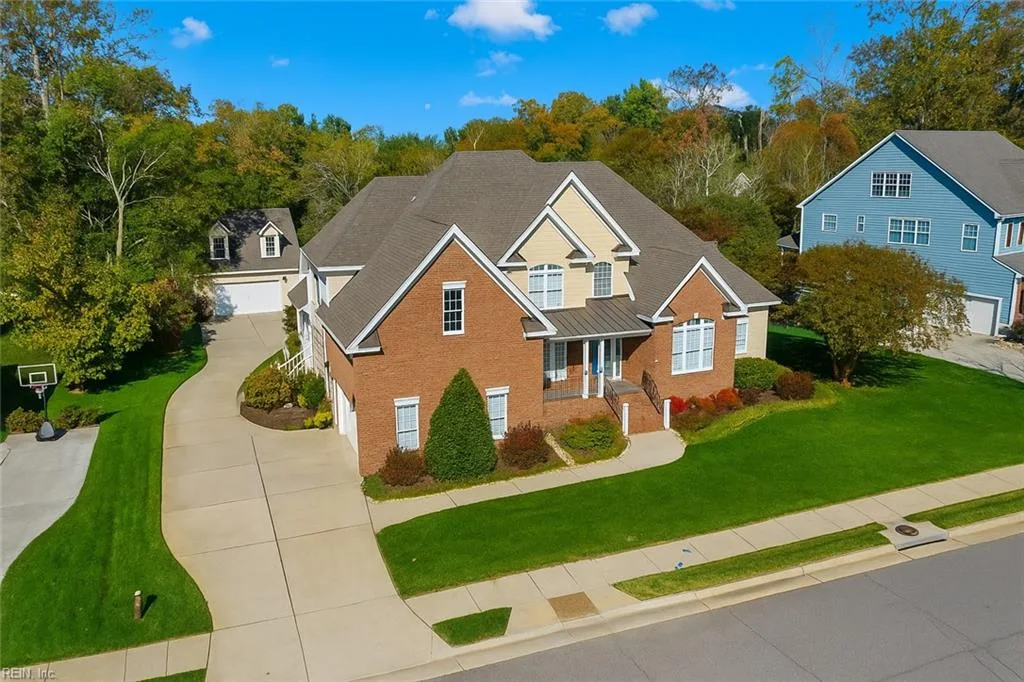 1933 Governors Pointe DR, Suffolk — 5 bed Residential, 3,681 sqft