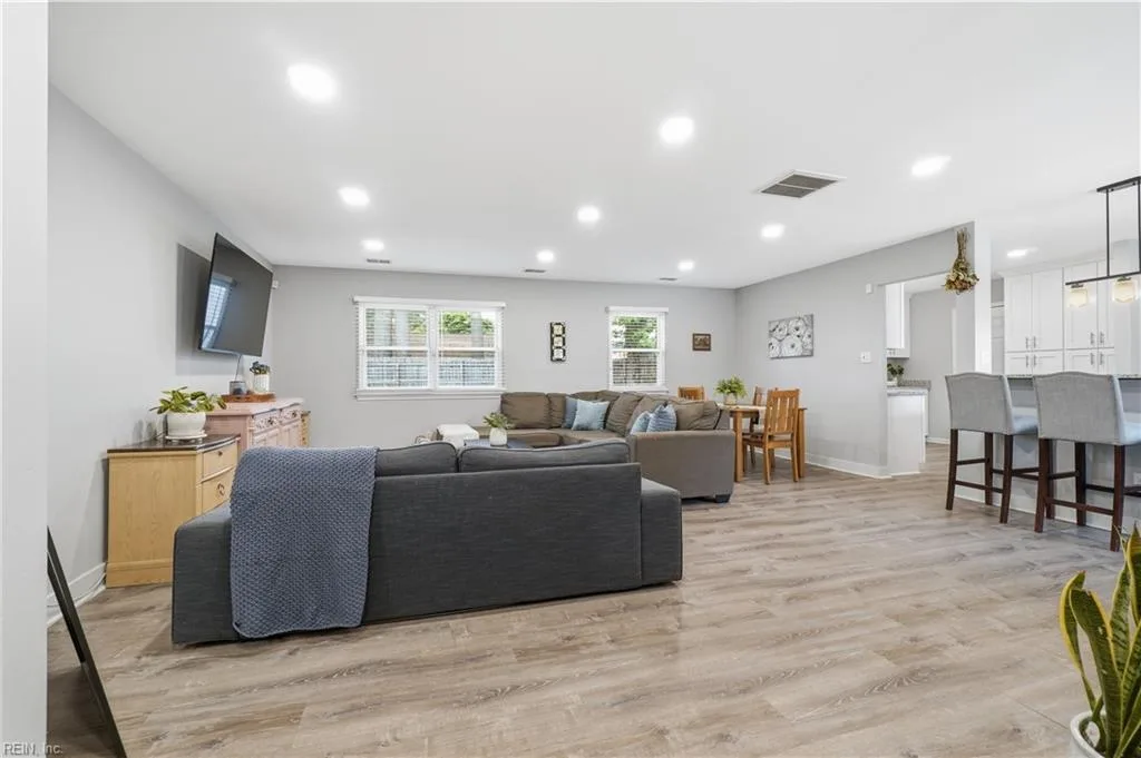 1434 Peony ARCH, VIRGINIABEACH VA 23453 - Photo 5