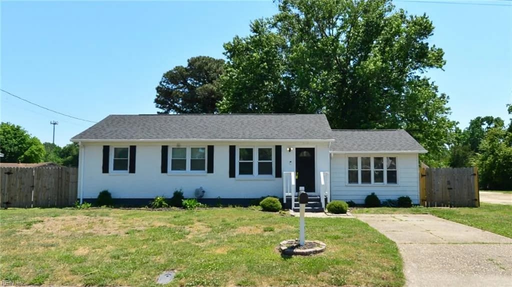705 Warfield DR, PORTSMOUTH VA 23701 - Photo 2