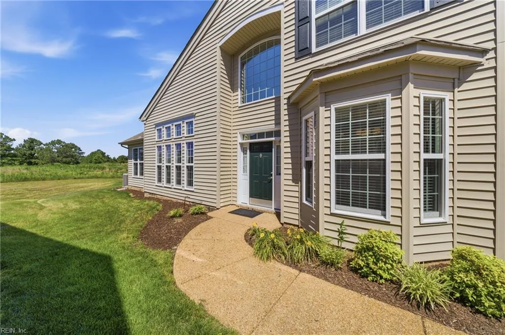 562 Dunning LN, Chesapeake — 3 bed Residential, 2,455 sqft