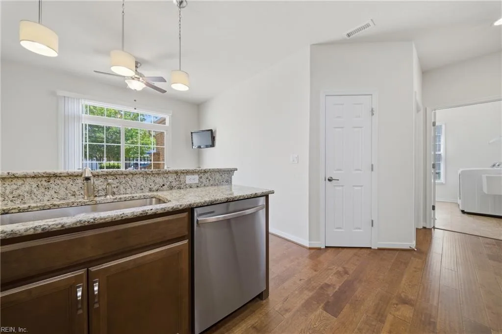 562 Dunning LN, CHESAPEAKE VA 23323 - Photo 3