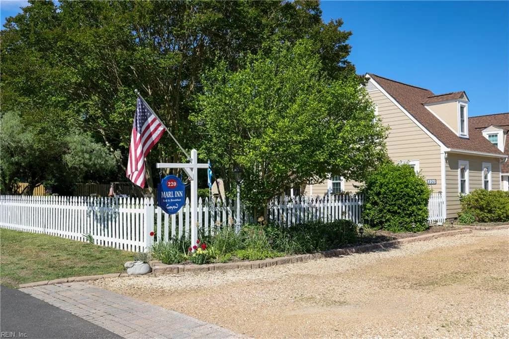 220 Church ST, YORKTOWN VA 23690 - Photo 2