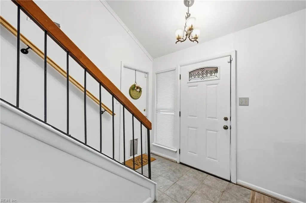 821 Pine Tree CT, NEWPORTNEWS VA 23608 - Photo 5