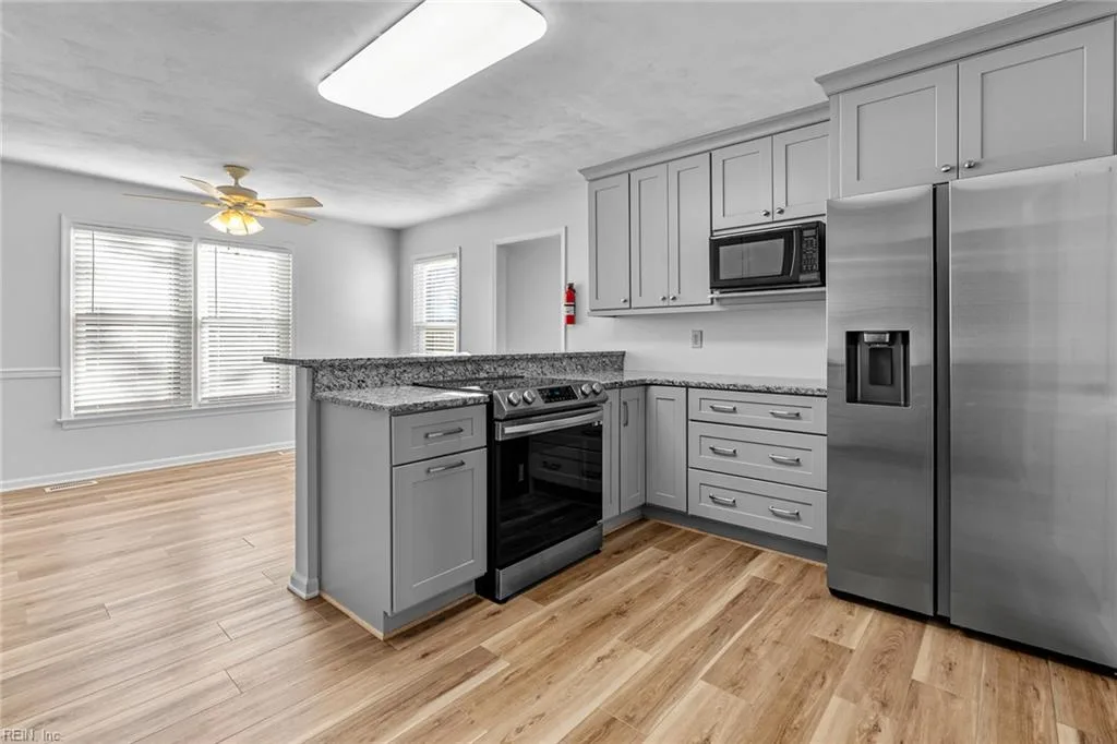 1009 Grantham LN, CHESAPEAKE VA 23322 - Photo 4