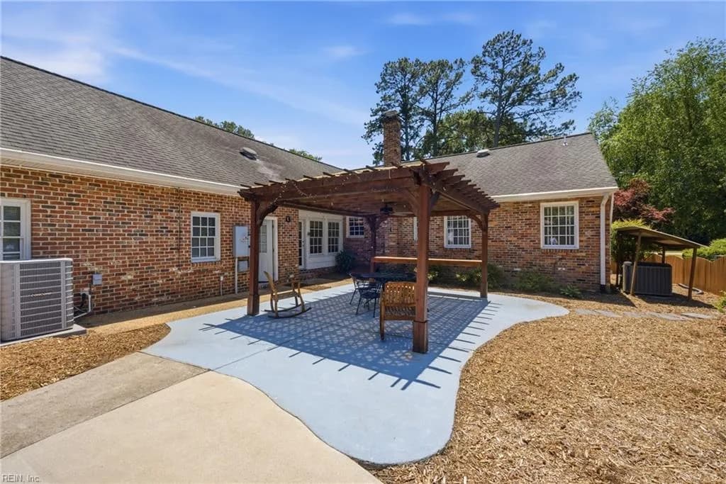 700 Riverside DR, NEWPORTNEWS VA 23606 - Photo 4