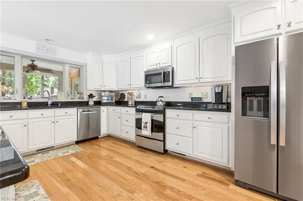 8 Bradford CIR, NEWPORTNEWS VA 23602 - Photo 4