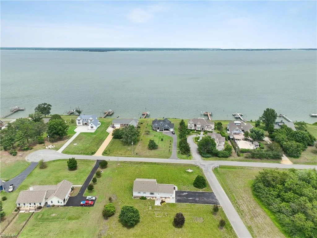 481 Jackson DR, DELTAVILLE VA 23043