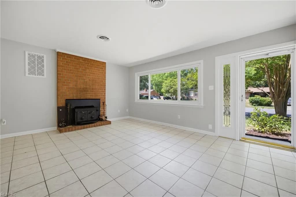 858 Catalina DR, NEWPORTNEWS VA 23608 - Photo 4