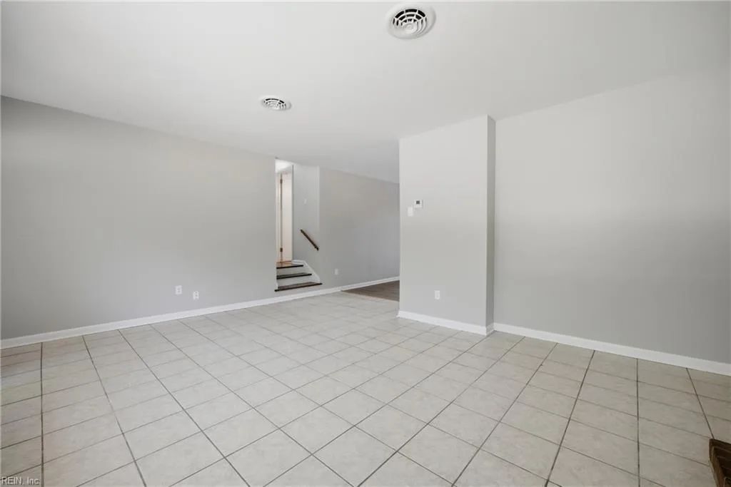 858 Catalina DR, NEWPORTNEWS VA 23608 - Photo 5