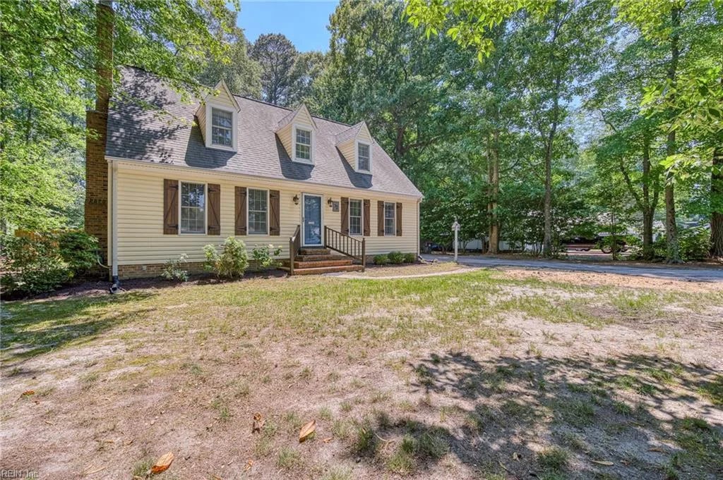 32 Little Florida RD, POQUOSON VA 23662
