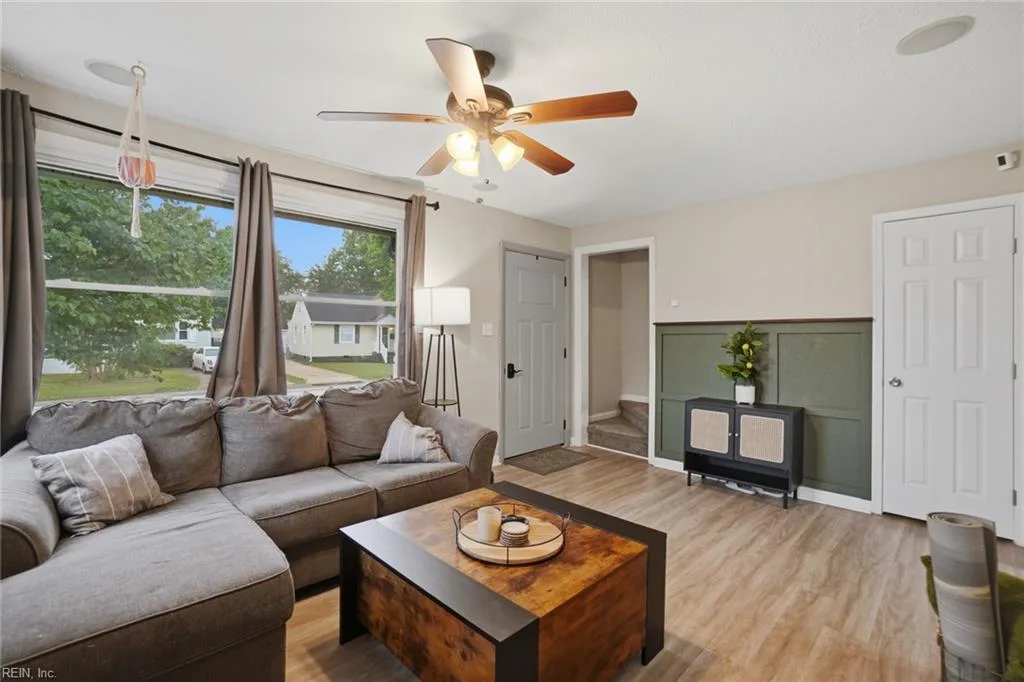 2304 Elaine AVE, NORFOLK VA 23518 - Photo 3
