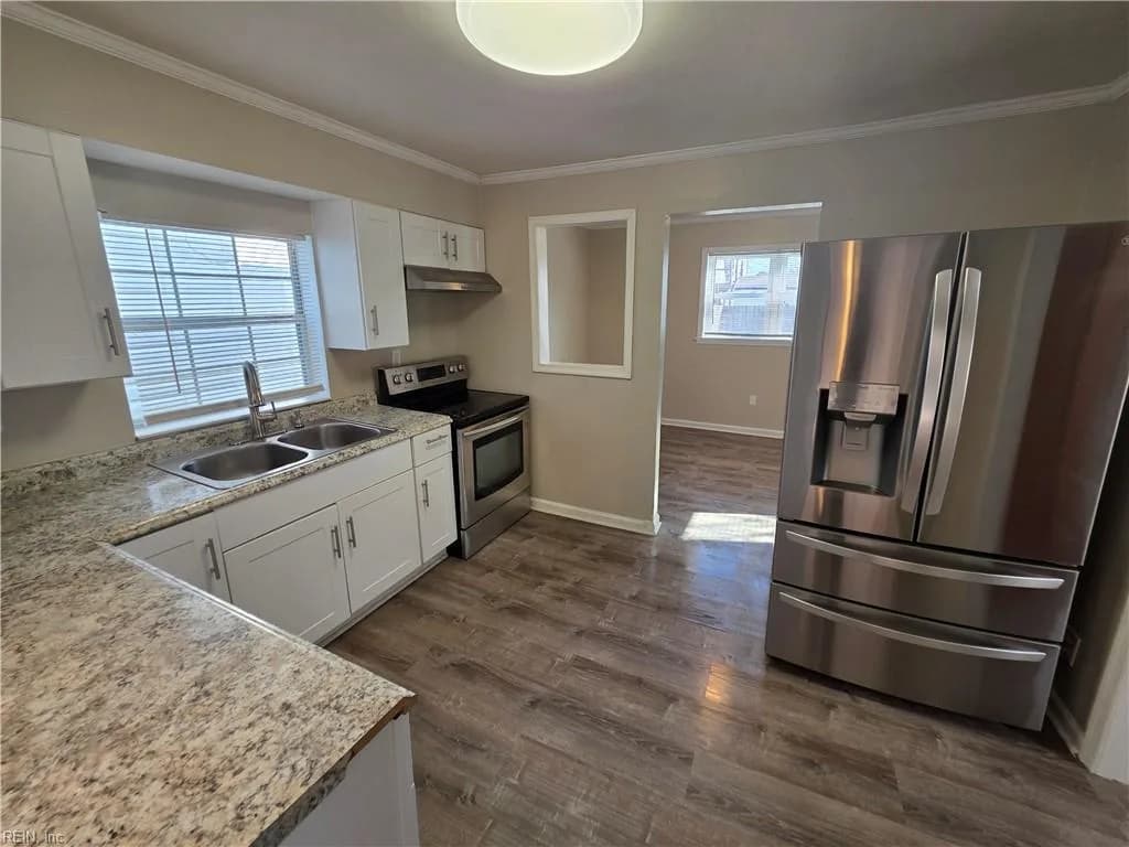 388 Poplar AVE, NEWPORTNEWS VA 23607 - Photo 2