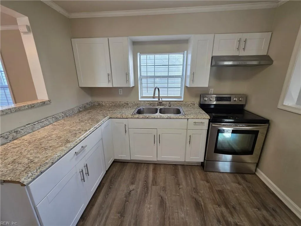 388 Poplar AVE, NEWPORTNEWS VA 23607 - Photo 3