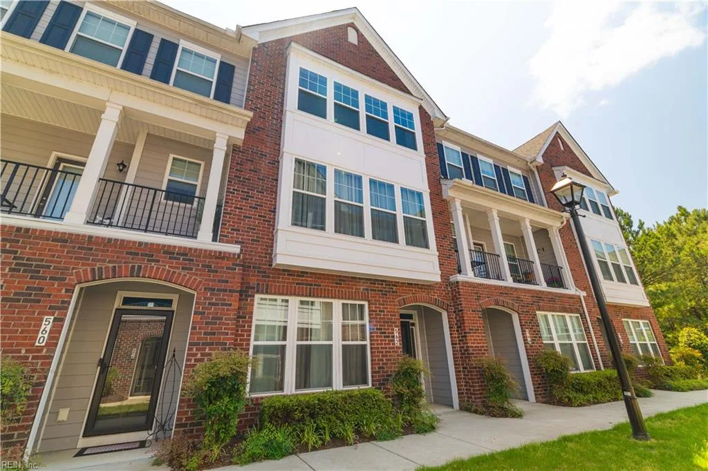 562 Red Hill RD, Newport News — 3 bed Residential, 2,056 sqft
