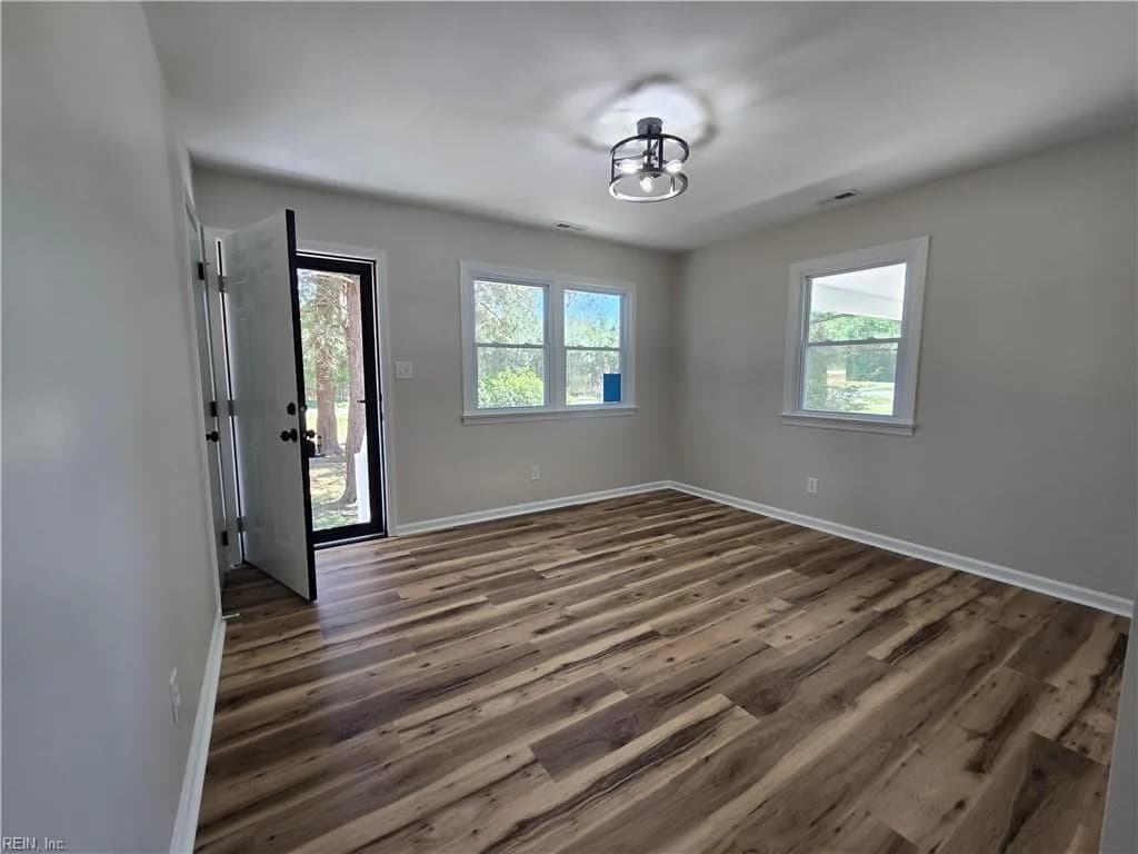 22284 Medicine Springs RD, COURTLAND VA 23837 - Main photo