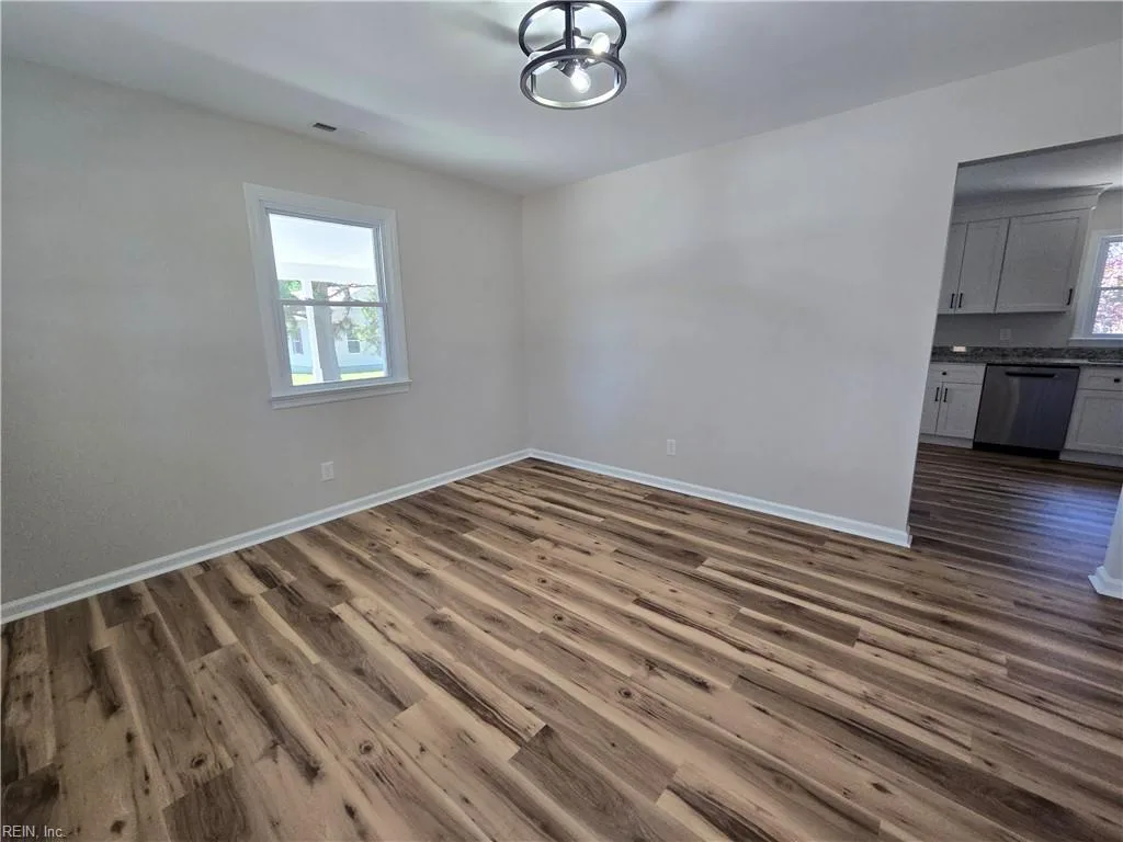 22284 Medicine Springs RD, COURTLAND VA 23837 - Photo 4