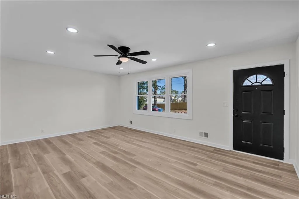 2009 Meredith RD, VIRGINIABEACH VA 23455 - Photo 5