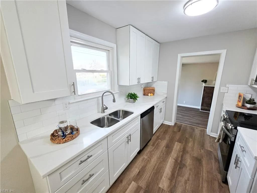 1403 Hodges Ferry RD, PORTSMOUTH VA 23701 - Photo 4