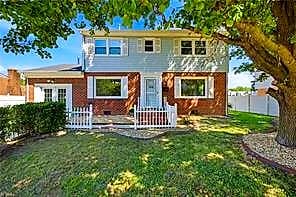 725 Arrowhead DR, NEWPORT NEWS VA 23601 - Main photo