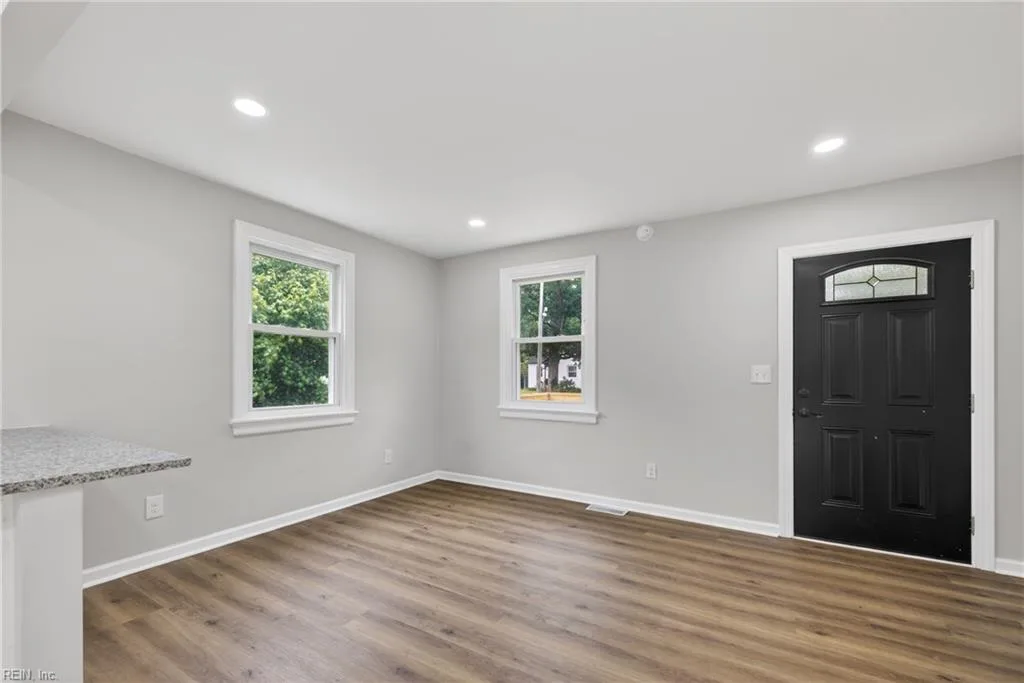614 Ellen RD, NEWPORTNEWS VA 23605 - Photo 3