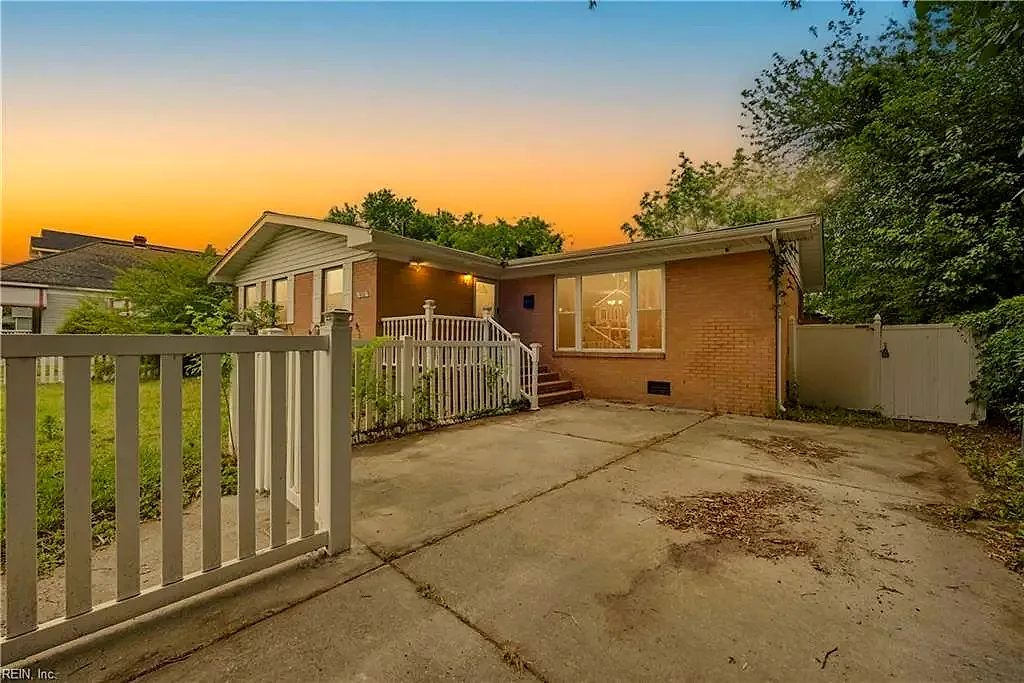 616 Powhatan PW, HAMPTON VA 23661