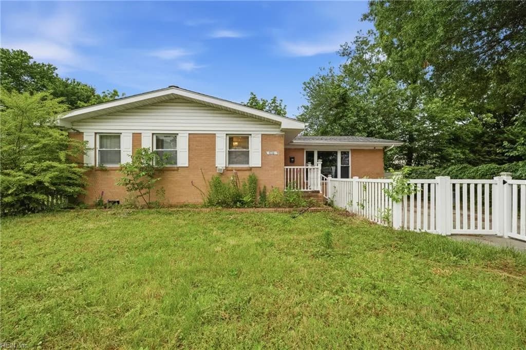 616 Powhatan PW, HAMPTON VA 23661 - Photo 3