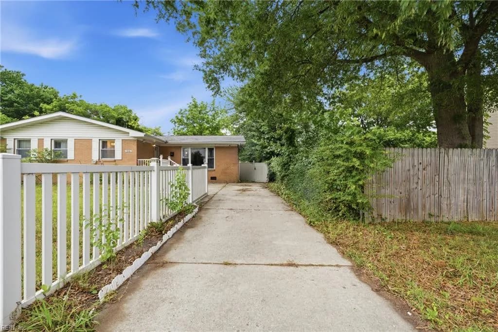 616 Powhatan PW, HAMPTON VA 23661 - Photo 4