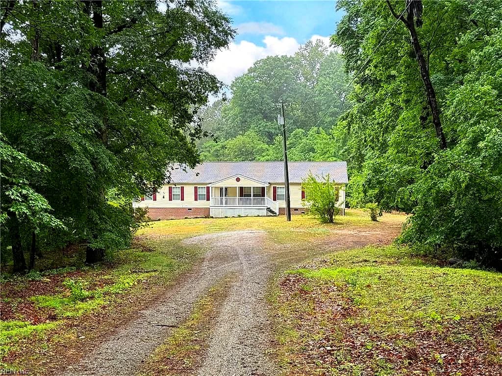 3154 Pond LN, GLOUCESTER VA 23061 - Main photo
